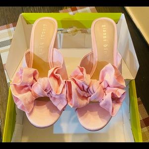 Gianna Bini pink flower chunky heels